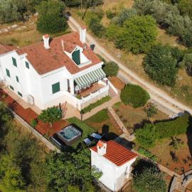 Holiday house "LEA", hotel v destinácii Lukoran