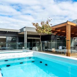 Ultimate Luxury family Home With Spa Pool