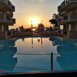 Casa vacanze vicino al mare con piscina, hotel sa Pineto