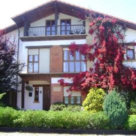 Apartamentos Dos Robles, hotell i Somo
