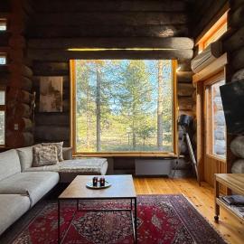 Luosto Villa - Lapland Villas, Lake Aarnilampi Beach, Private Villa for Outdoor Lovers & Families, Sauna, Fireplace, hotel v mestu Luosto