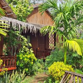Muong Dinh Lodge، فندق في Ấp Nhơn Bình