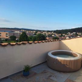 Appartement chaleureux avec jacuzzi-Terrasses rooftop-Rafraîchisseur-Parking-wifi