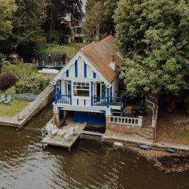 Unique Boathouse, detached free parking x4 cars, hotel in Kingston upon Thames