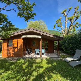 Chalet Familial au bord du lac, hotel in Doussard
