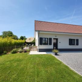 Gites Les Mondaines - Les hirondelles, hotel a Favières