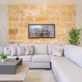 Glow - Stylish Apartments & Rooftops in Batroun, hotel a Kubbā