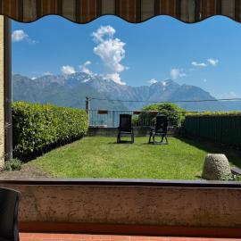 La Gioiosa apartment with garden terrace, hotel u gradu Civenna