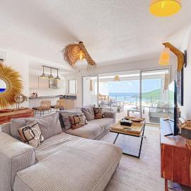 Koala1 Elegant 1BR Duplex, Anse Marcel, Sea View, hótel í Anse Marcel