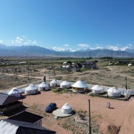 Guest house and Yurt camp "Ailuu", hotel di Tong