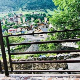 guest house dede, Hotel in Itʼkhvisi