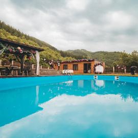 Вила с басейн и джакузи, hotel a Goranovtsi