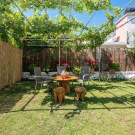 Garden House 2, готель у місті Кісамос