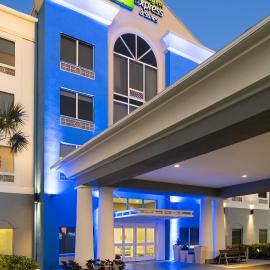 Holiday Inn Express & Suites St. Petersburg North (I-275) by IHG