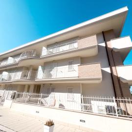 Appartamento Indie Fronte Mare Rif A784, hotelli kohteessa Cupra Marittima