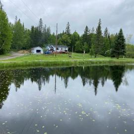 Peaceful and Heavenly Private Water Front Cottage on 100 Acres of Scenic Beauty- Trent Lakes, hotel in Kinmount