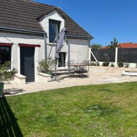 Maison avec extérieur de 1 à 4 personnes, hotel v destinaci Saran