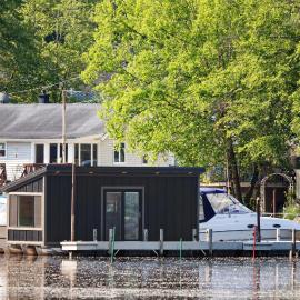 Floating Tiny Home #1，Vermilion的飯店