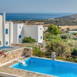 Cosy Traditional Apartment with shared pool in Aspro Chorio, Hotel in Aspro Chorio Paros