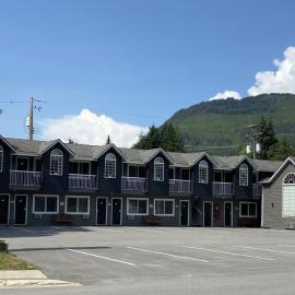 Monashee Lodge