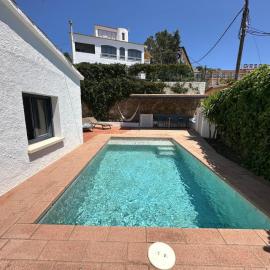 Preciosa Casa en Roses con Vistas al Pueblo y al mar AV-33