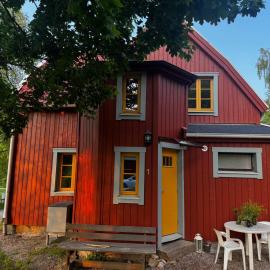 House in Karkashult near lake and Svenljunga town, hotel en Svenljunga