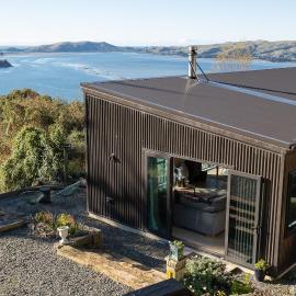 Manu Heights Retreat, Hotel in Dunedin