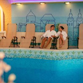 Hotel Korona Wellness, Rendezvény és Borszálloda、エゲルのホテル