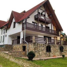 Pensiunea Floare de Iris, hotel in Mănăstirea Humorului