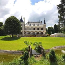 Les Chambres d'Hôtes du Château Eclosion, hotel em Saint-Paul-en-Jarez