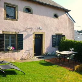 Au Petit Bercail - Le Fonteny - Gîte 2 personnes, hotel in Chiny
