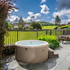 Pass the Keys Stunning 4 Bed Barn Conversion Hot Tub, hotel em Lake Side