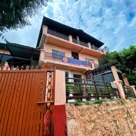Satya Yoga Ashram Rishikesh, hotel in Narendranagar