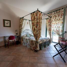 Tenuta Tre Gemme in Cantina- Renascenzia SantIrene, hotel in Catignano