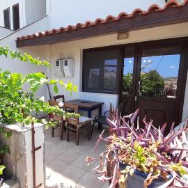 Mandora's Cozy Sea View Apartment