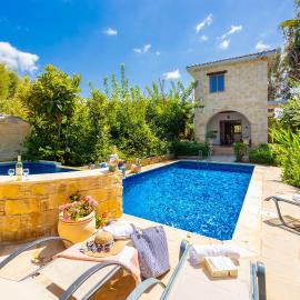 Villa Angela Paradise, hotel a Argaka