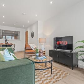 Luxury 2-Bed with Balcony, hotel in Leeds