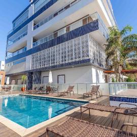 Ampla Cobertura Duplex com Jacuzzi Privativa, hotel em Bombas