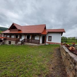 Renovated traditional house - Rustic Escape, hotel a Şapartoc