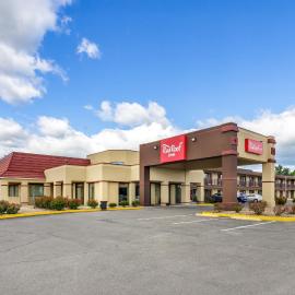 Red Roof Inn Staunton، فندق في ستونتون
