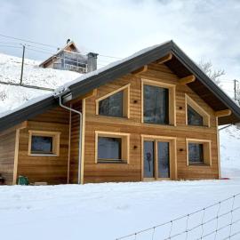 MAGNIFIQUE CHALET 3 CHAMBRES CONSTRUCTION NEUVE, готель у місті Бей