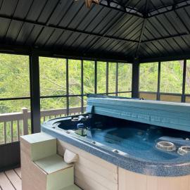 Serenity Views Retreat - Close to City and Parkway!, Hotel in Weaverville