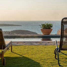 Seaview Serenity Villa with private pool, hotelli kohteessa Prasás