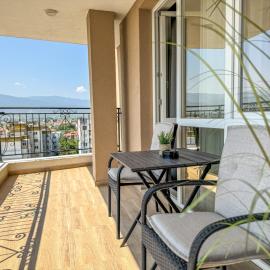 Stylish 1BR - Free Parking & Panoramic View by Flat Manаger