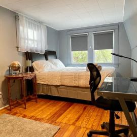 3 bdrm Niagara Falls Home Air Conditioning Hot Tub Parking, viešbutis mieste Niagara Folsas