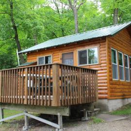 Cabin 9 - Cozy private studio cabin on the lakeshore, hotell i Deer River