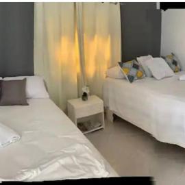Hospedaje Las Flores Pedernales, hotel u gradu Pedernales