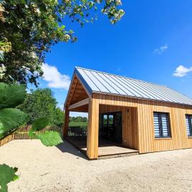 Le chalet de Joyce spa et piscine, ξενοδοχείο σε Saint-Aubin-des-Préaux