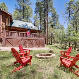 Covered Deck, Private Acreage: Log Cabin in Pine, hotel en Pine