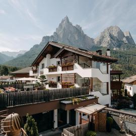 Apartment Sella โรงแรมในซีอูซี